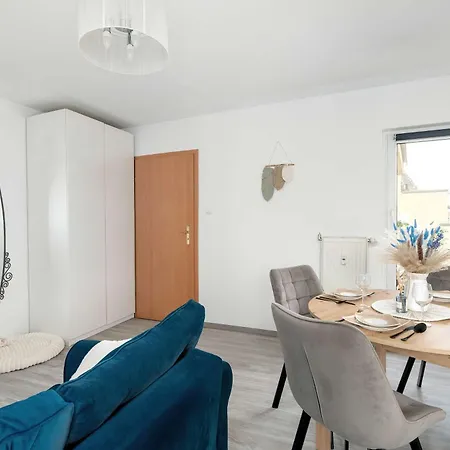 Апартаменты Charming Apartment Near The City Centre Poznan Przemyslowa 50 By Heyrent