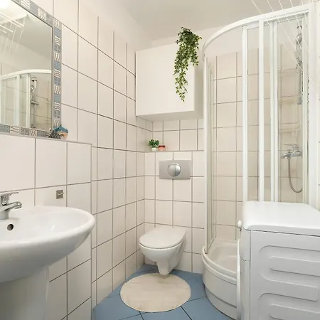 Апартаменты Charming Apartment Near The City Centre Poznan Przemyslowa 50 By Heyrent Познань